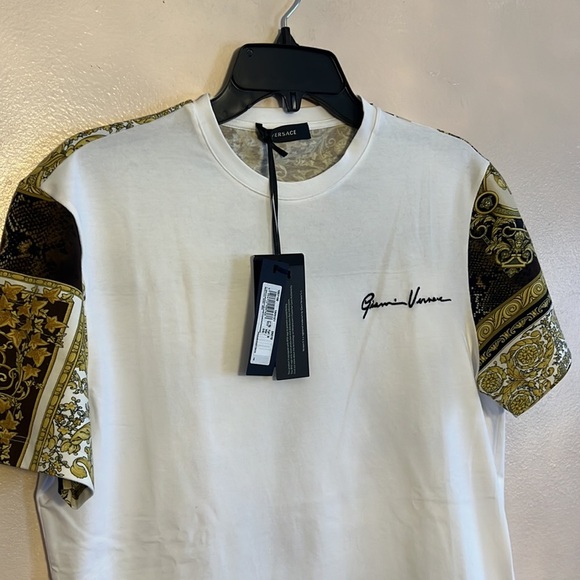 Sale!!! Versace men’s barocco baroque logo " Gianni Versace" logo tee shirt NWT - Picture 2 of 4